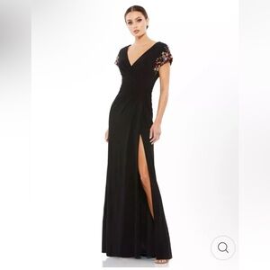 Ieena Mac Duggal full length dress 55709 Size 8 Gorgeous floral beaded sleeves.